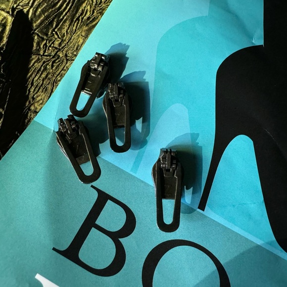 One pair Boot Bands in black: zip into the shaft of a boot to provide extra room - Picture 2 of 3